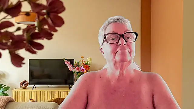 Snapshot of GrannyChrissy68 chatting on February 6, 2026, 2:24 pm GrannyChrissy68 online show from February 6, 2026, 2:24 pm