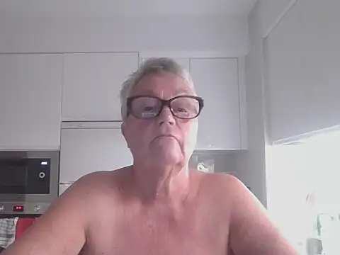 GrannyChrissy68 online show from October 11, 2025, 8:54 pm