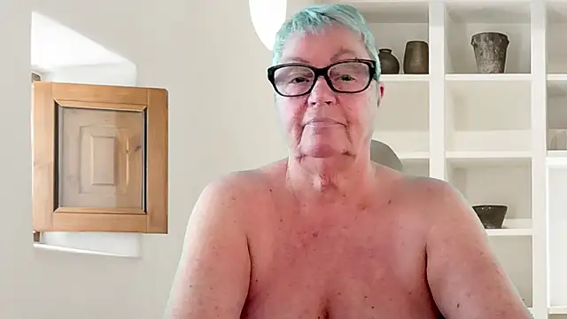 GrannyChrissy68 online show from June 18, 2026, 3:28 pm
