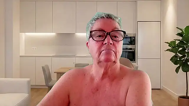 GrannyChrissy68 online show from June 20, 2026, 12:21 pm