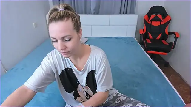 Snapshot of DreamGirl225 chatting on November 12, 2025, 11:30 pm DreamGirl225 online show from November 12, 2025, 11:30 pm