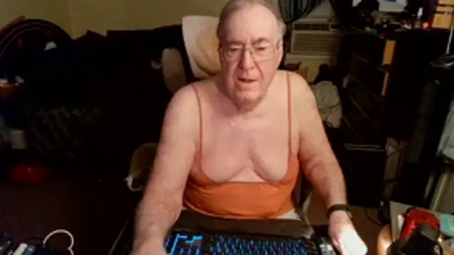 Snapshot of Toastir chatting on May 19, 2026, 12:56 pm Toastir online show from May 19, 2026, 12:56 pm