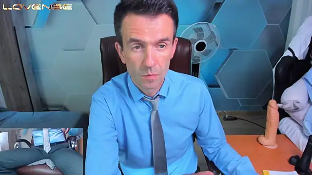 Snapshot of SteveTiger chatting on July 29, 2026, 9:41 am SteveTiger online show from July 29, 2026, 9:41 am