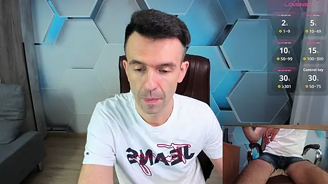 Snapshot of SteveTiger chatting on March 10, 2026, 9:46 am SteveTiger online show from March 10, 2026, 9:46 am