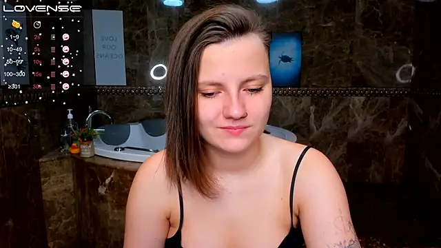 MelindaTin online show from November 16, 2025, 1:43 am