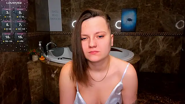 MelindaTin online show from February 1, 2026, 12:42 am