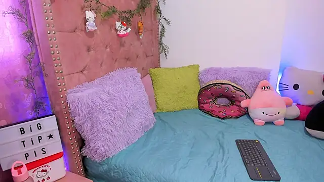 Snapshot of LillyCandy chatting on June 21, 2026, 6:14 pm LillyCandy online show from June 21, 2026, 6:14 pm