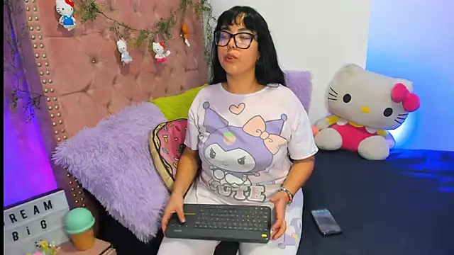 Snapshot of LillyCandy chatting on June 4, 2026, 1:10 am LillyCandy online show from June 4, 2026, 1:10 am
