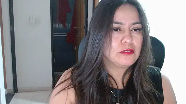 Ixchel Anaid online show from April 27, 2026, 4:49 pm