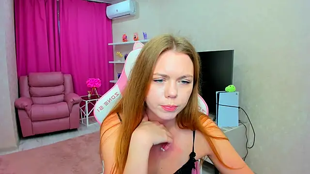 Snapshot of Strawberrye chatting on May 11, 2026, 11:22 am Strawberrye online show from May 11, 2026, 11:22 am