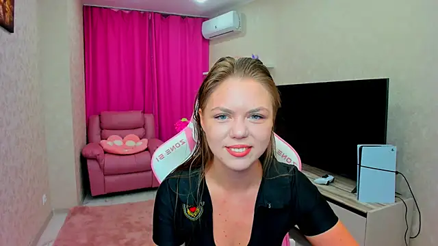 Snapshot of Strawberrye chatting on March 2, 2026, 3:18 am Strawberrye online show from March 2, 2026, 3:18 am