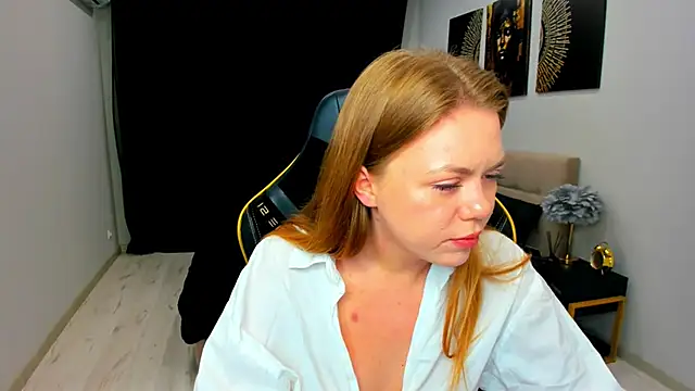 Snapshot of Strawberrye chatting on June 23, 2026, 3:37 am Strawberrye online show from June 23, 2026, 3:37 am