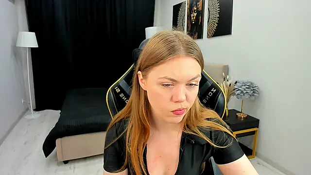 Snapshot of Strawberrye chatting on November 26, 2025, 3:28 am Strawberrye online show from November 26, 2025, 3:28 am