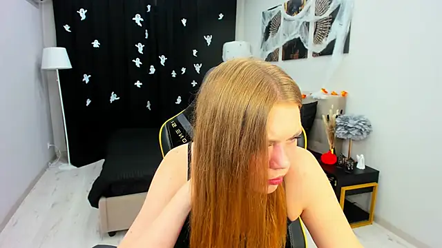 Snapshot of Strawberrye chatting on October 28, 2025, 4:35 am Strawberrye online show from October 28, 2025, 4:35 am