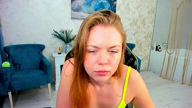 Snapshot of Strawberrye chatting on June 16, 2026, 4:45 am Strawberrye online show from June 16, 2026, 4:45 am