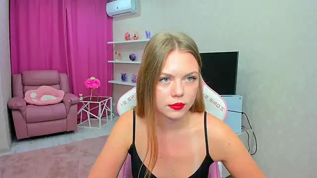 Snapshot of Strawberrye chatting on February 16, 2026, 3:27 am Strawberrye online show from February 16, 2026, 3:27 am