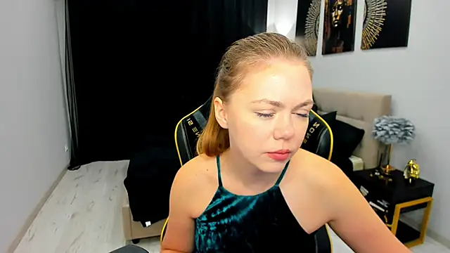 Snapshot of Strawberrye chatting on May 16, 2026, 3:27 am Strawberrye online show from May 16, 2026, 3:27 am