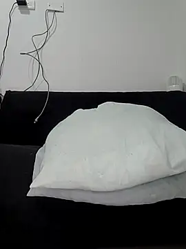 Snapshot of estrella_tasty chatting on May 28, 2026, 1:24 am estrella tasty online show from May 28, 2026, 1:24 am