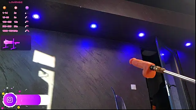 Snapshot of im-your-lovee chatting on October 25, 2025, 6:01 am im-your-lovee online show from October 25, 2025, 6:01 am