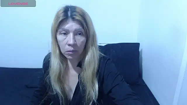 Dulce-Bella online show from May 21, 2026, 2:47 pm
