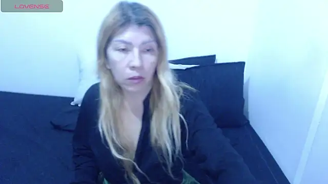 Snapshot of Dulce-Bella chatting on March 3, 2026, 3:30 pm Dulce-Bella online show from March 3, 2026, 3:30 pm