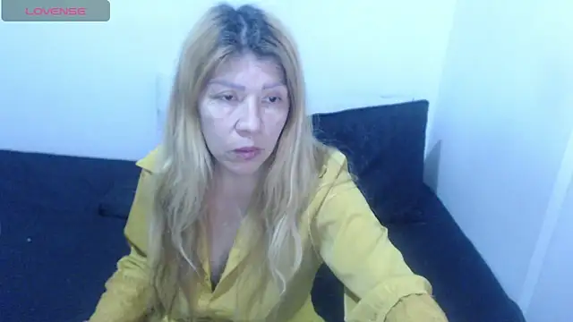 Snapshot of Dulce-Bella chatting on March 17, 2026, 3:04 pm Dulce-Bella online show from March 17, 2026, 3:04 pm