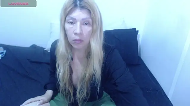 Snapshot of Dulce-Bella chatting on February 8, 2026, 3:54 pm Dulce-Bella online show from February 8, 2026, 3:54 pm