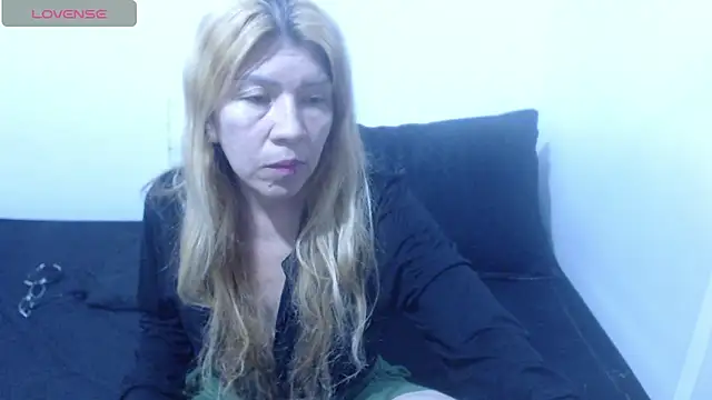 Snapshot of Dulce-Bella chatting on July 5, 2026, 7:43 pm Dulce-Bella online show from July 5, 2026, 7:43 pm