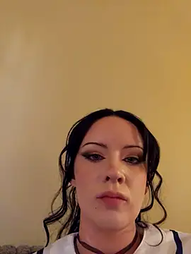 EVILYN online show from September 19, 2025, 10:36 pm