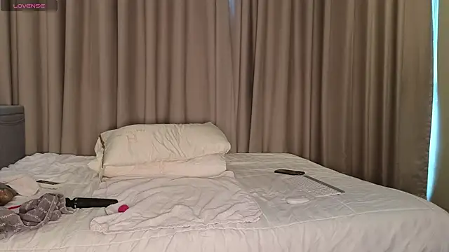 LucyNuty online show from October 10, 2025, 6:25 am