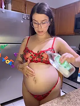 Snapshot of joeystaciee chatting on July 28, 2026, 8:52 pm joeystaciee online show from July 28, 2026, 8:52 pm