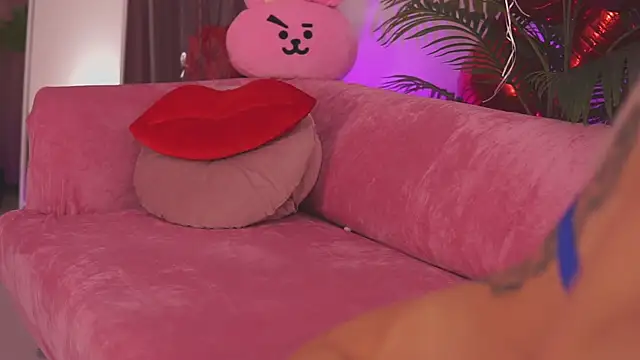 Snapshot of fallingangel chatting on December 4, 2025, 5:23 pm fallingangel online show from December 4, 2025, 5:23 pm