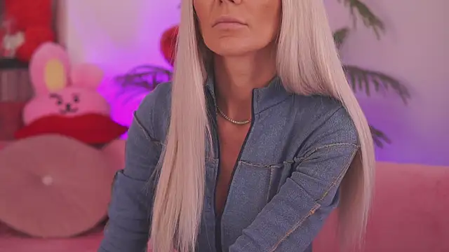 Snapshot of fallingangel chatting on October 3, 2025, 10:06 am fallingangel online show from October 3, 2025, 10:06 am