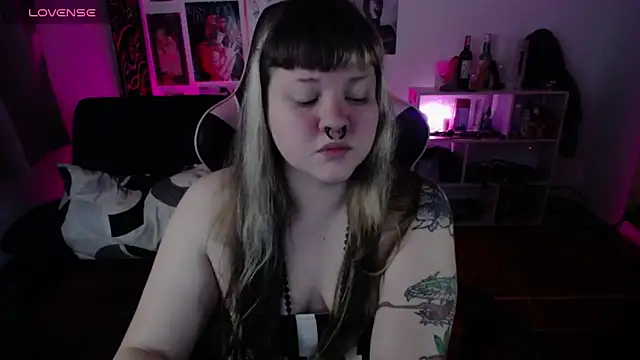 Snapshot of Bdsm_and_fries chatting on June 2, 2026, 3:01 pm Bdsm and fries online show from June 2, 2026, 3:01 pm