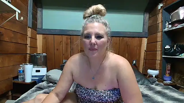 lisaxlovexxx online show from June 10, 2026, 4:46 am