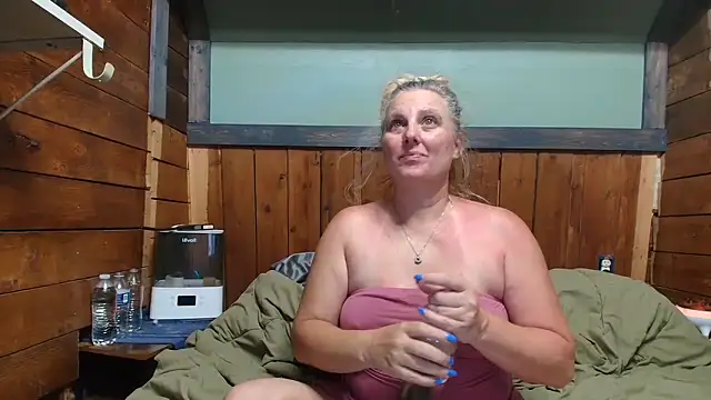 lisaxlovexxx online show from June 14, 2026, 3:19 am