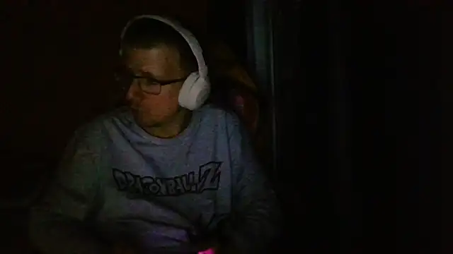 Snapshot of David250692 chatting on April 5, 2026, 1:40 pm David250692 online show from April 5, 2026, 1:40 pm