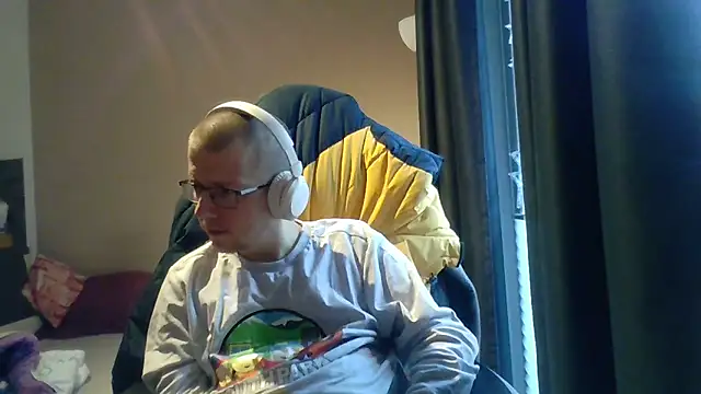 Snapshot of David250692 chatting on November 28, 2025, 9:42 am David250692 online show from November 28, 2025, 9:42 am