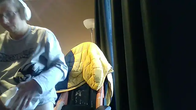 David250692 online show from December 17, 2025, 10:42 am