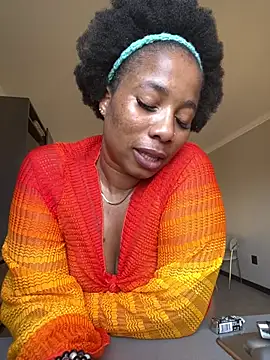 Snapshot of CurvyDesire1 chatting on August 2, 2026, 8:01 am CurvyDesire1 online show from August 2, 2026, 8:01 am