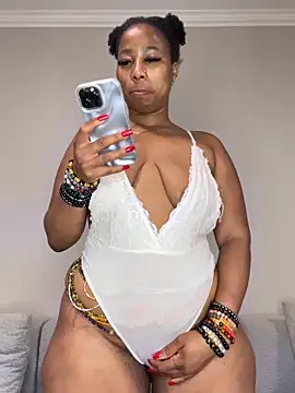 Snapshot of CurvyDesire1 chatting on June 1, 2026, 2:45 am CurvyDesire1 online show from June 1, 2026, 2:45 am