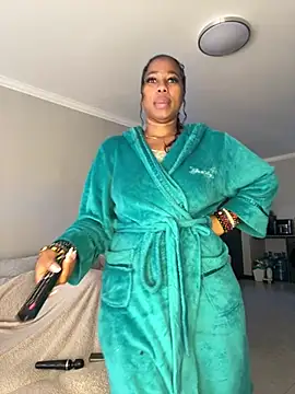 Snapshot of CurvyDesire1 chatting on July 6, 2026, 8:21 am CurvyDesire1 online show from July 6, 2026, 8:21 am