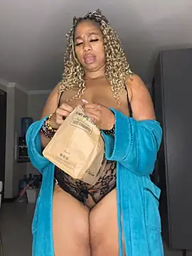 Snapshot of CurvyDesire1 chatting on July 13, 2026, 9:14 pm CurvyDesire1 online show from July 13, 2026, 9:14 pm