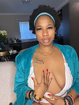 Snapshot of CurvyDesire1 chatting on June 7, 2026, 6:07 am CurvyDesire1 online show from June 7, 2026, 6:07 am