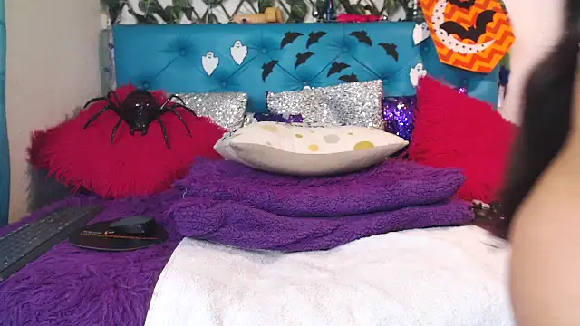 Snapshot of SARAWILLS chatting on October 31, 2025, 2:02 pm SARAWILLS online show from October 31, 2025, 2:02 pm