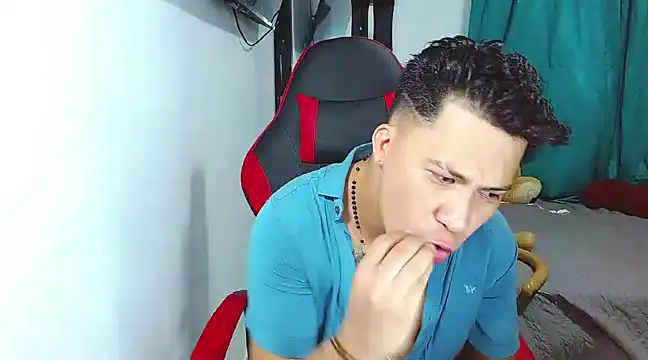 Snapshot of boyhot23x chatting on December 31, 2024, 3:34 am boyhot23x online show from December 31, 2024, 3:34 am