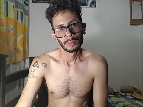 Snapshot of alisterxxx chatting on June 30, 2026, 1:16 am alisterxxx online show from June 30, 2026, 1:16 am