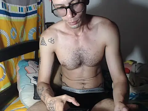 alisterxxx online show from November 24, 2025, 8:20 pm