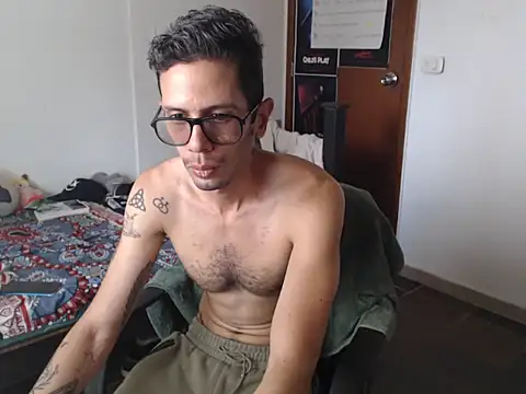 Snapshot of alisterxxx chatting on July 15, 2026, 3:30 pm alisterxxx online show from July 15, 2026, 3:30 pm