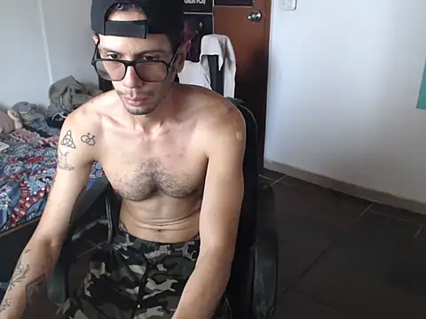 Snapshot of alisterxxx chatting on July 18, 2026, 3:31 pm alisterxxx online show from July 18, 2026, 3:31 pm